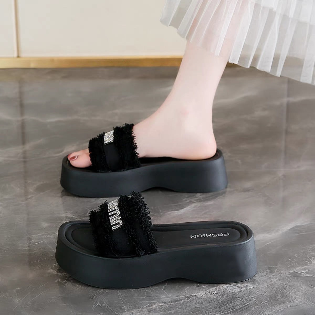 Sweet Fray Thick-Sole Sandals