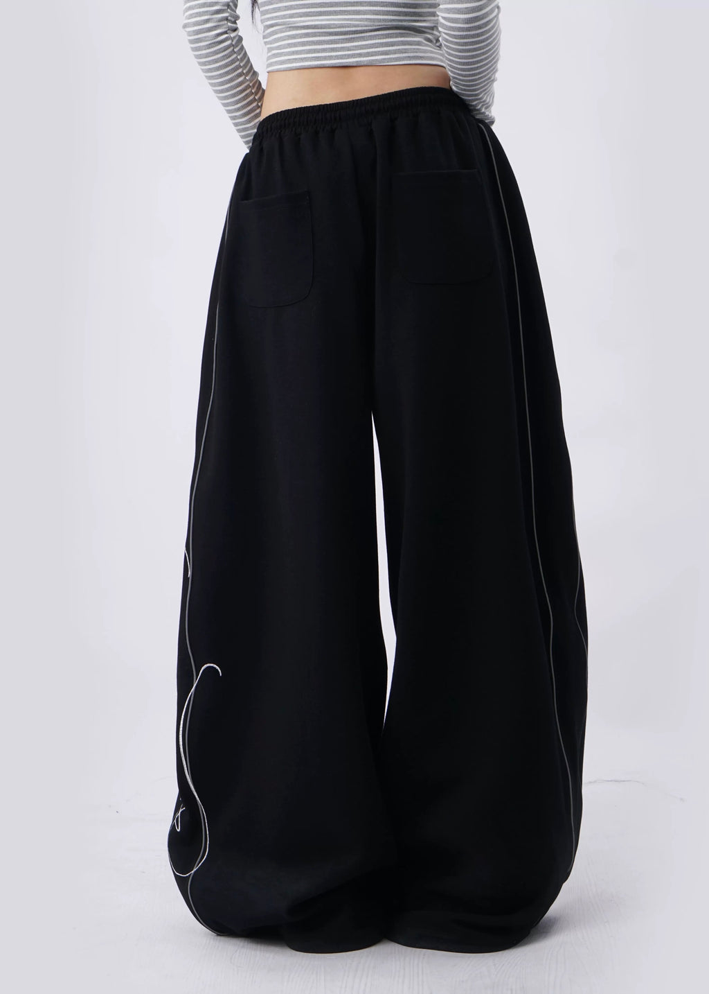 Signature Wide Sweat Pants