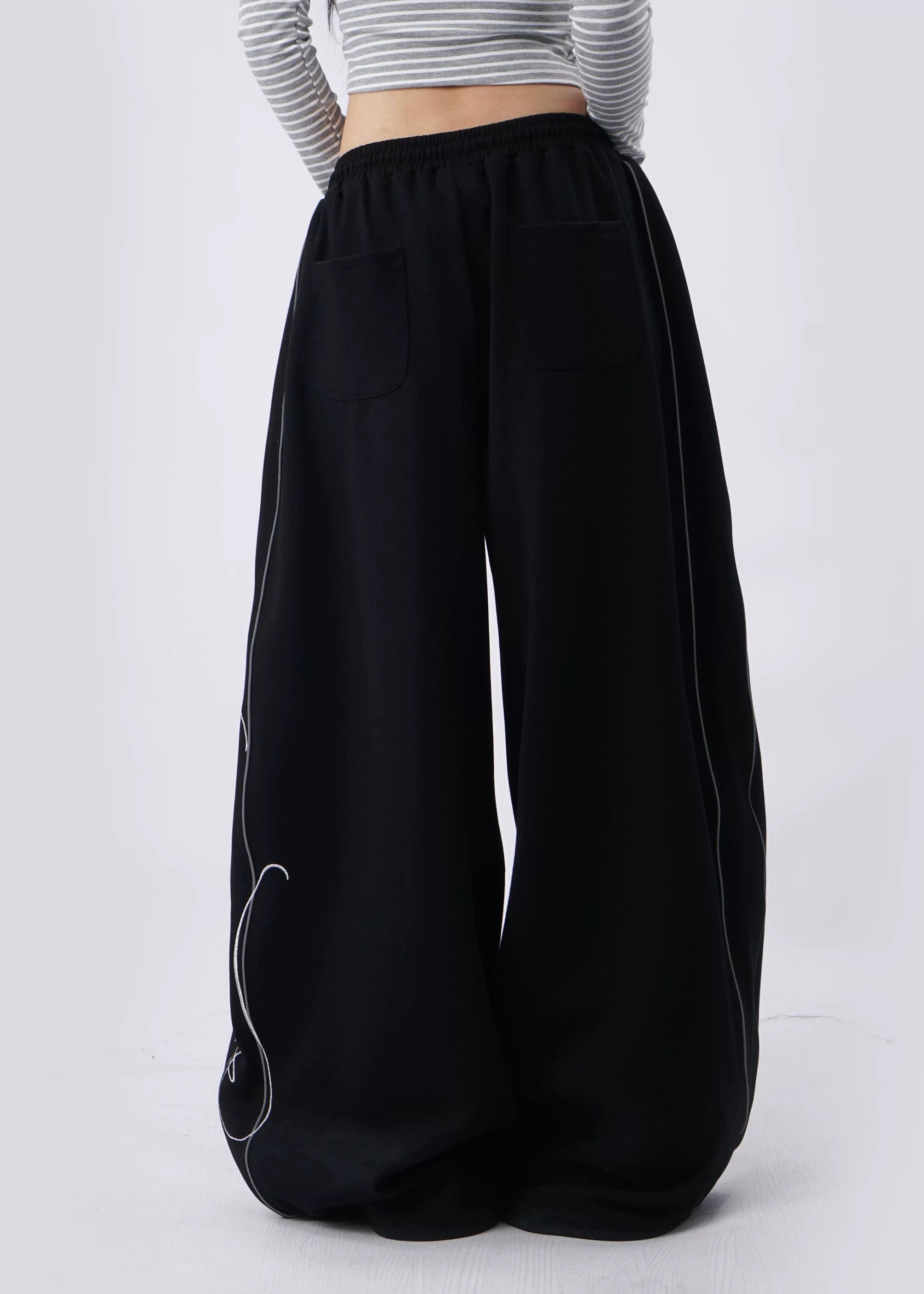 Signature Wide Sweat Pants