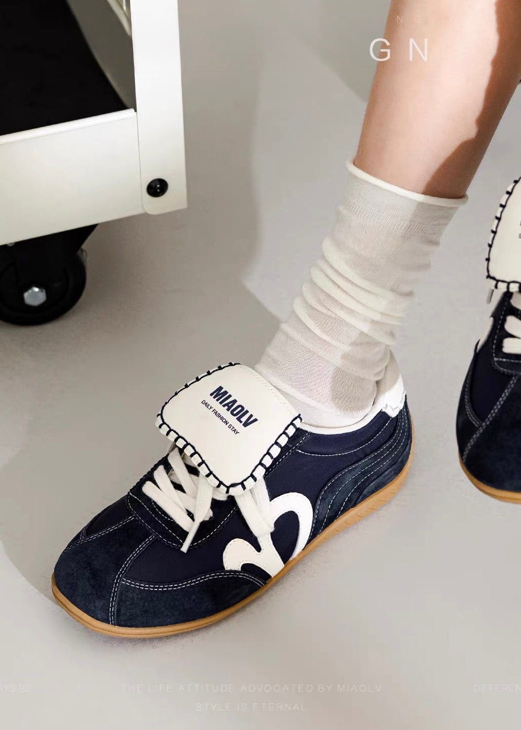 Mellow Heart Sneakers