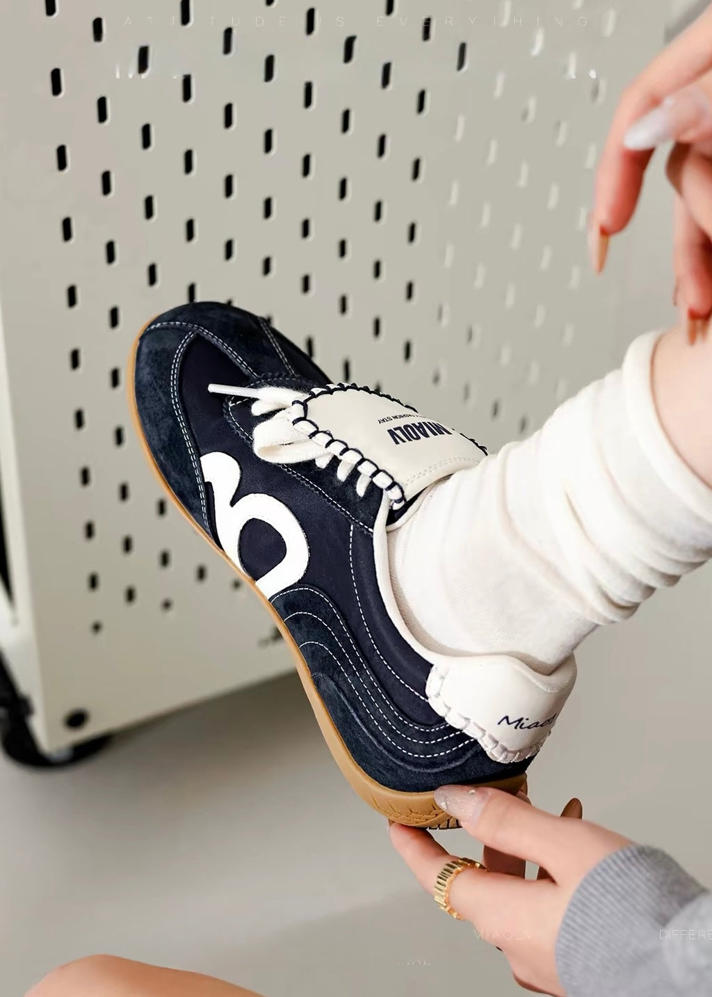 Mellow Heart Sneakers
