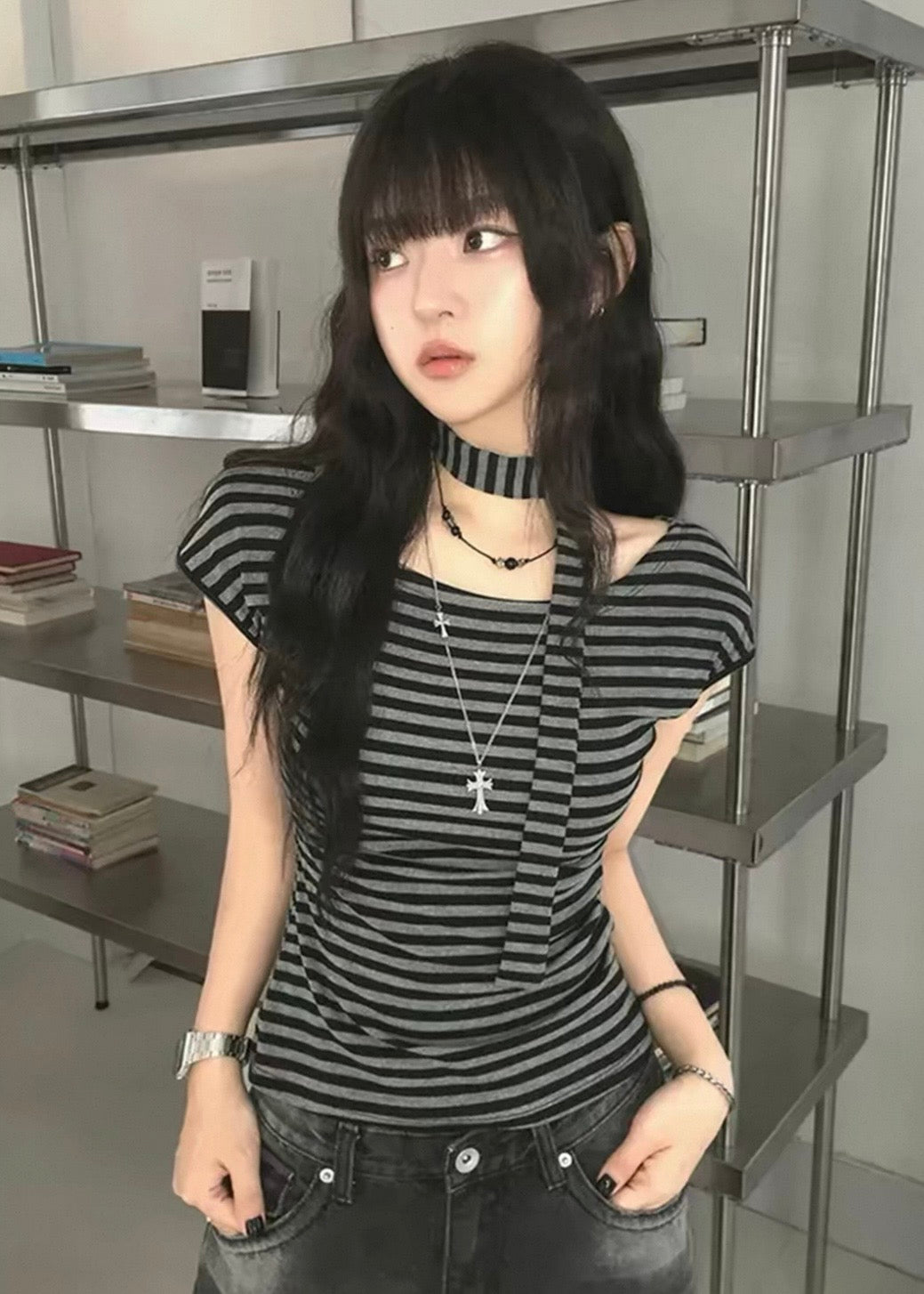 “Striped Choker Neck Tシャツ