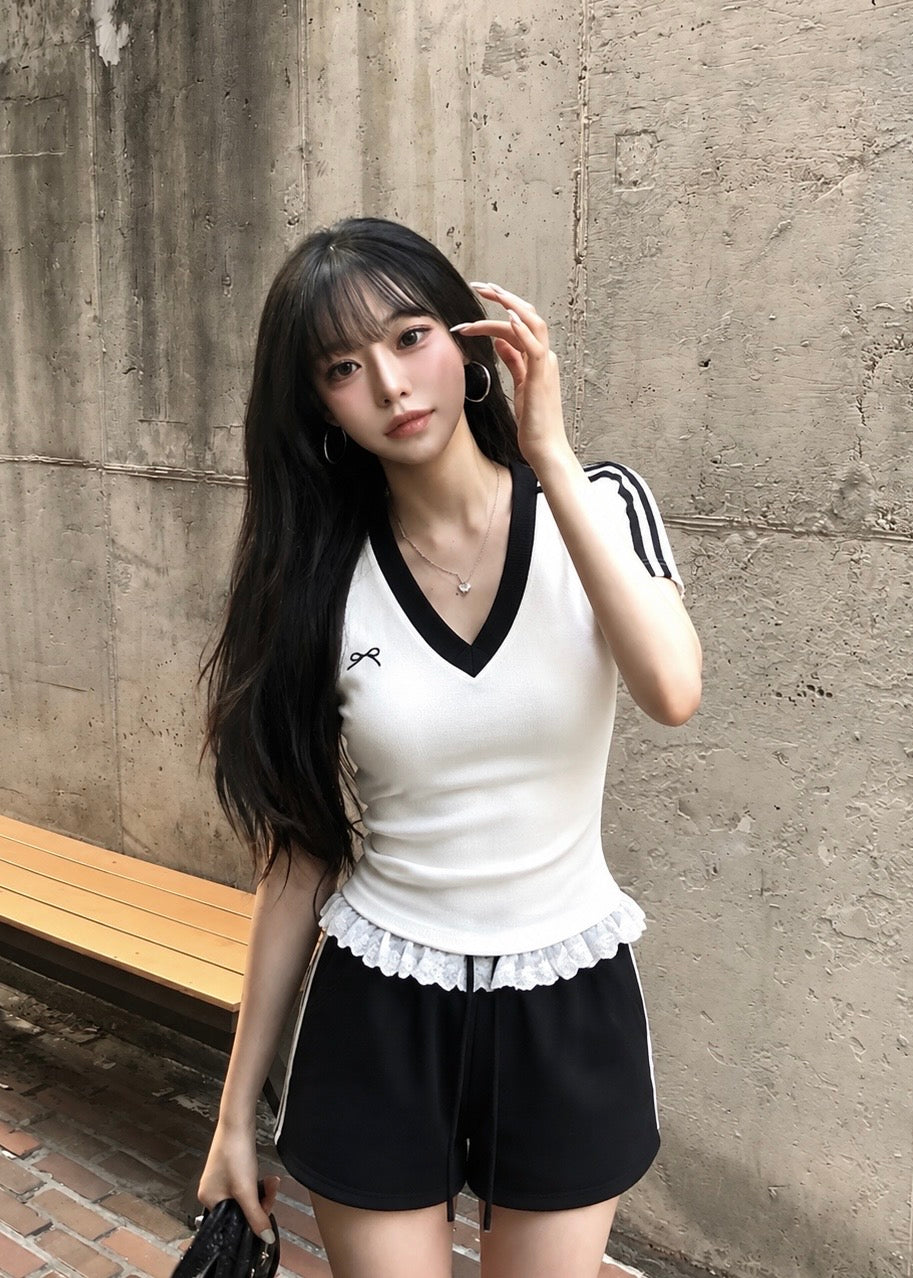 Ribbon Line V-Neck トップス