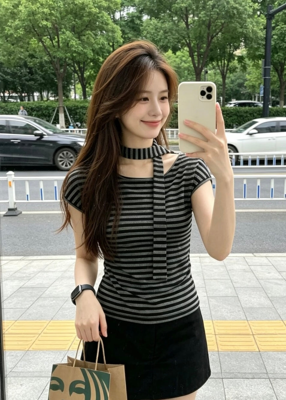 “Striped Choker Neck Tシャツ
