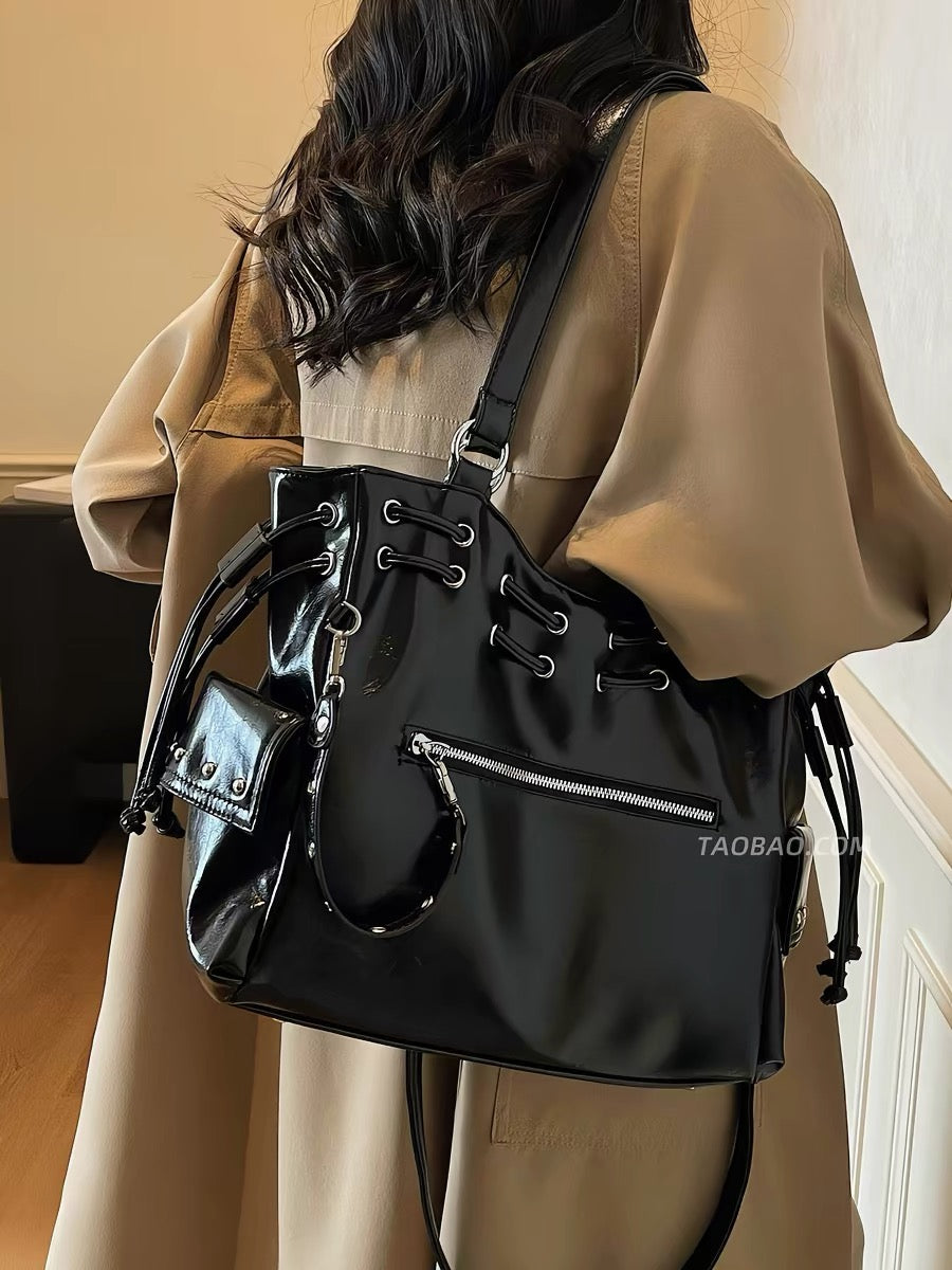 Leather race アップチェーントートバッグ