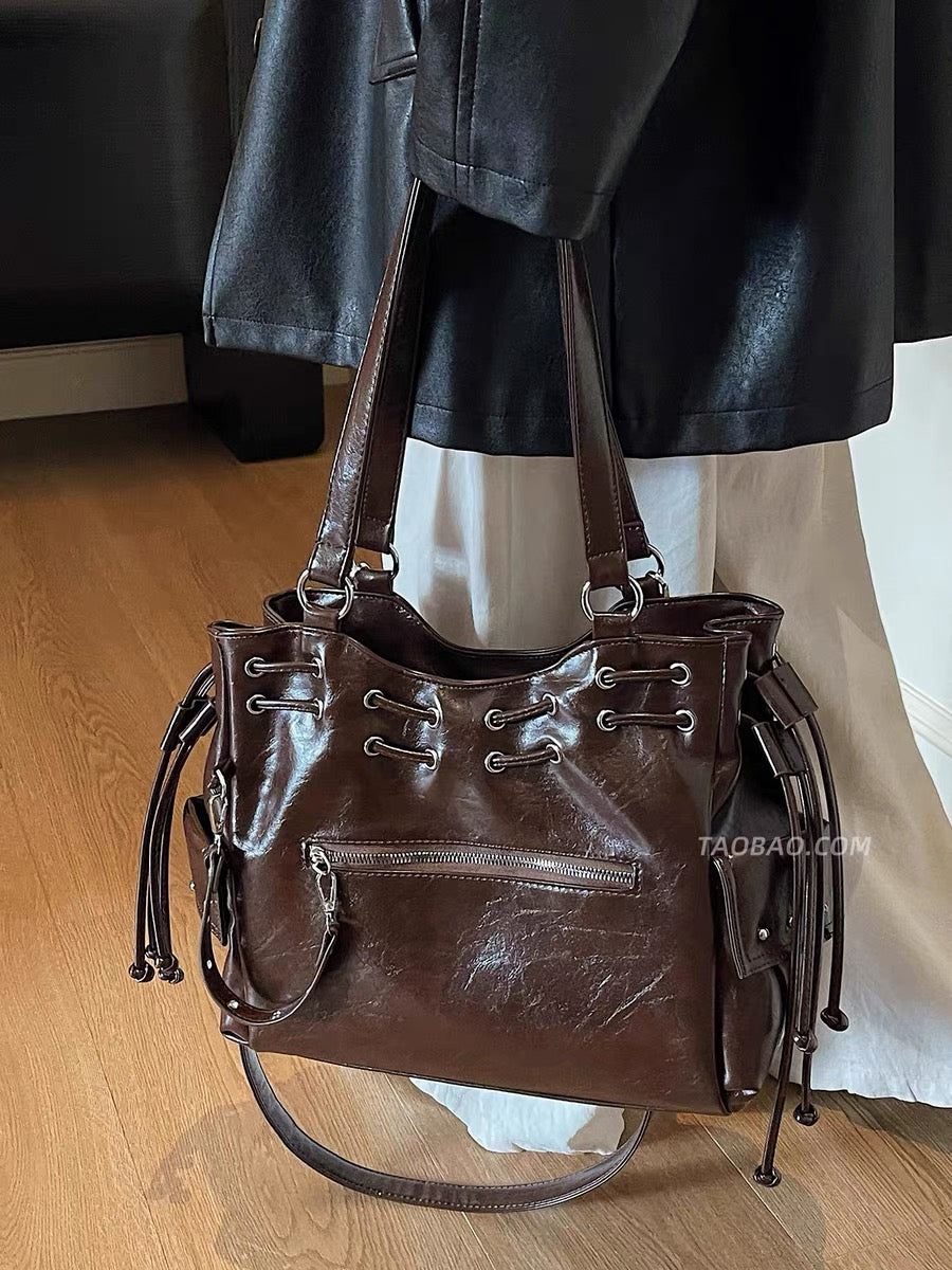 Leather race アップチェーントートバッグ